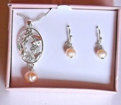 Pearl Pinkish Peach Silver Oval Flower Necklace & Earring Gift Set  - Изображение 1 из 4