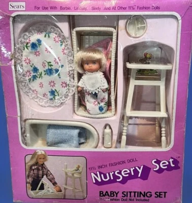 Vintage 1976 Sears Exclusivo Conjunto de Berçário Baby Sitting para Bonecas Tipo Barbie 🍼🐣 - Imagem 1 de 4