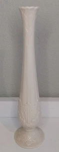 Lenox Florentiner große schlanke einzelne Knospe Vase elfenbeinfarben geprägtes Blattdesign USA - Bild 1 von 3