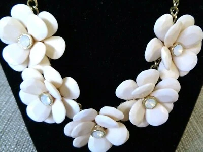 奶油色花卉项链带蛋白石 17 英寸带 3 英寸扩展器声明 — 第 1/4 张图片