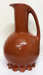 Escasa jarra con patas Van Briggle 1956 cerámica artística esmalte mineral dorado Ewer 9" de alto - Imagen 1 de 2