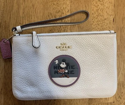 Coach X Disney Cuero Guijarro Minnie Mouse Parche Muñequera Cartera Billetera Tiza Foto 1 de 4