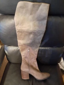 ¡Nuevo! Bota extra larga BP Luke por encima de la rodilla pantorrilla ancha imitación gamuza beige topo talla 9 - Imagen 1 de 4