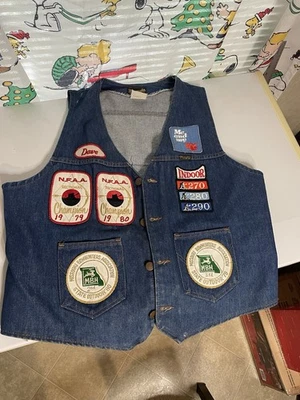 70’s Wrangler Denim Vest Men Large Blue Jean USA Cotton Bow Hunting Patches - Image 1 of 4