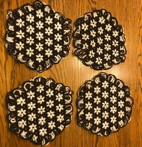 Almohadillas calientes de hilo marrón y blanco hechas a mano, conjunto de 4 - Imagen 1 de 6