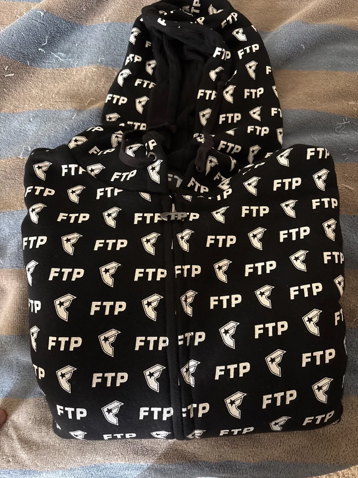 Sudadera con capucha FTP X estrellas famosas y correas talla XXL (2XL) Foto 1 de 2