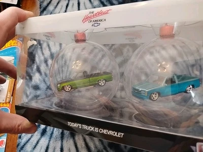 Máquina Walmart Chevrolet 2024 M2 adornos navideños OBS camiones Foto 1 de 4