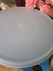 Tupperware Large 32 cup bowl with Lid. See Pics for details. - Picture 1 of 4