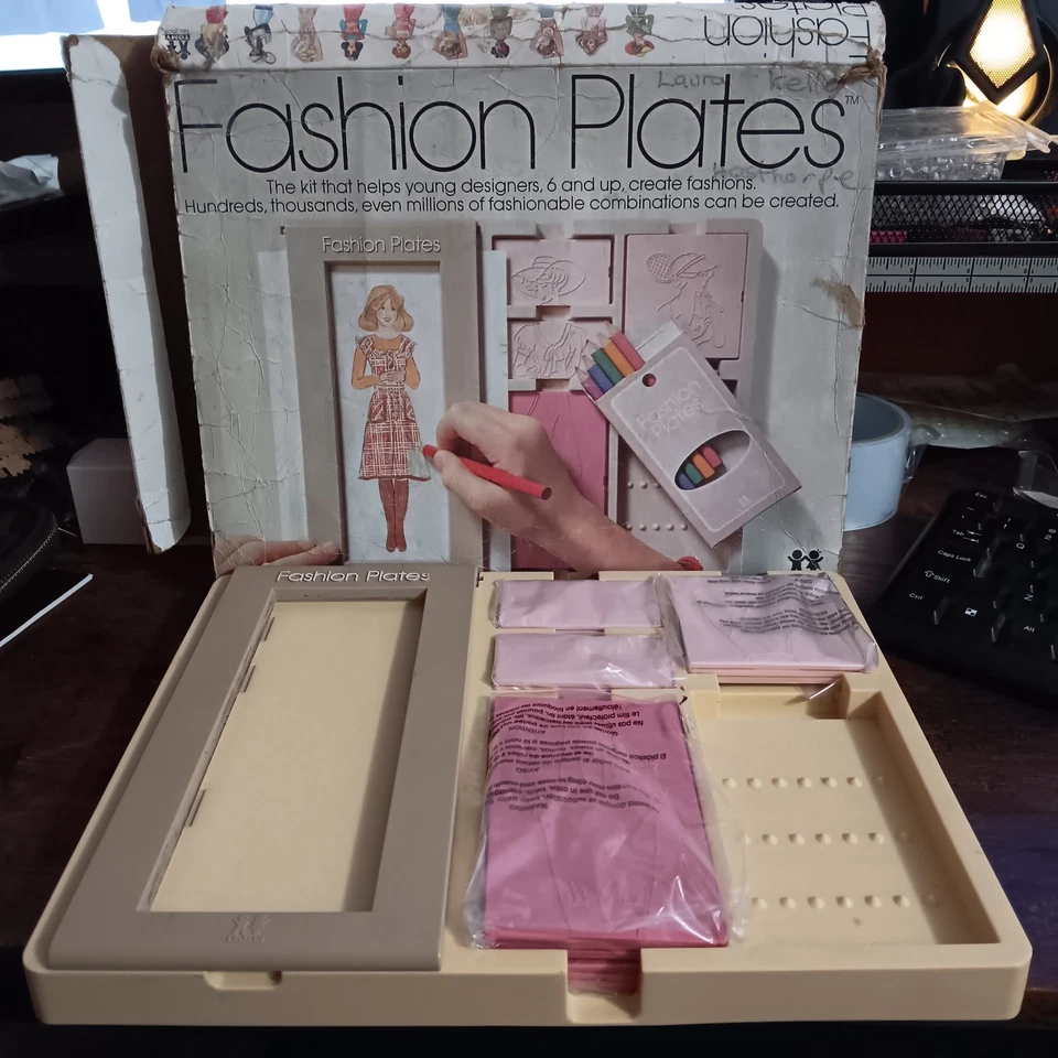 Juego completo de platos de moda Tomy 1978 vintage con 15 platos y caja original Foto 1 de 1