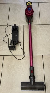 Dyson V7 Cordless Handheld Hoover Vacuum Cleaner Weak Battery - Picture 1 of 14
