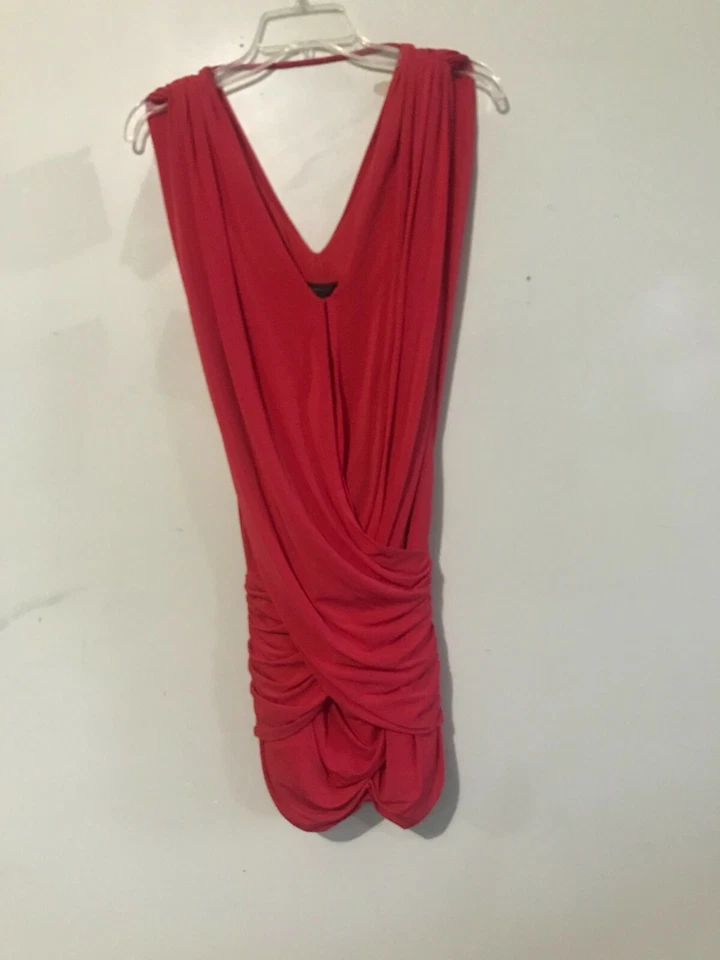 Nuevo con etiquetas Vestido BCBG Maxazria $198 Talla S Rojo Envolvente Plisado Lateral Mujer Corte Elegante Foto 1 de 4