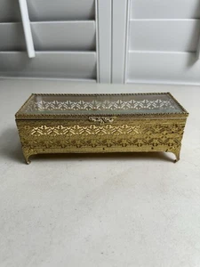 Vintage filigrane Schmuckschatulle mit Goldfuß aufklappbar abgeschrägtes Glas Hollywood Regency - Bild 1 von 10