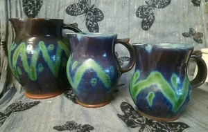 Trío de hermosas jarras graduadas, azul y verde - Imagen 1 de 11