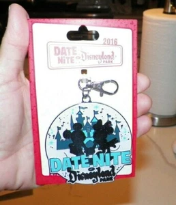 DISNEY DISNEYLAND PARK DATE NIGHT 2016 LTD ED 1000 SCHLÜSSELBAND ODER SCHLÜSSELRING MEDAILLE - Bild 1 von 4