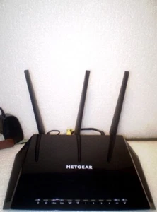NETGEAR R6700v2 Nighthawk AC1750 Smart WiFi Router Black. - Zdjęcie 1 z 6