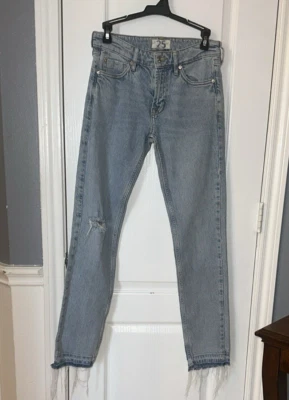 Pantalones de mezclilla rectos para mujer We The People talla 25 color lavado claro  Foto 1 de 4