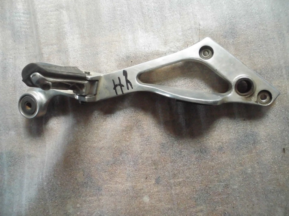 Yamaha Tdm 850 4Tx Footpeg Holder Bracket Rear Right + Footpeg — 第 1/1 张图片