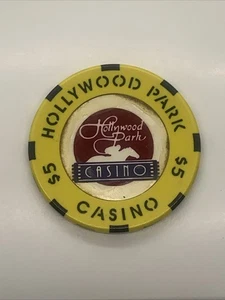 Sala de cartas de casino Hollywood Park Inglewood CA $5 chip amarillo negro - Imagen 1 de 2
