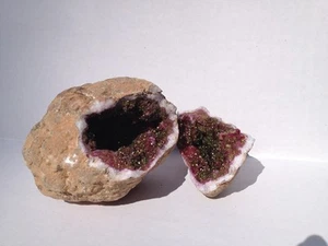 Geoda dividida de cristal de cuarzo teñido de esmeralda y oro - 2 piezas - ¡embalaje de regalo! - Imagen 1 de 2