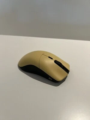 Glorious Model O Pro Golden Panda BARELY USED + CHARGER INCLUDED - Bild 1 von 4