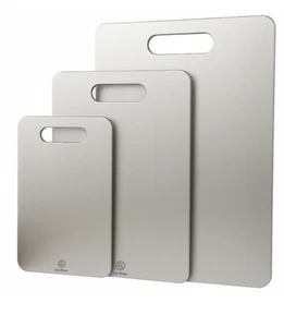 Clean and hygienic stainless steel cutting board - Picture 1 of 2