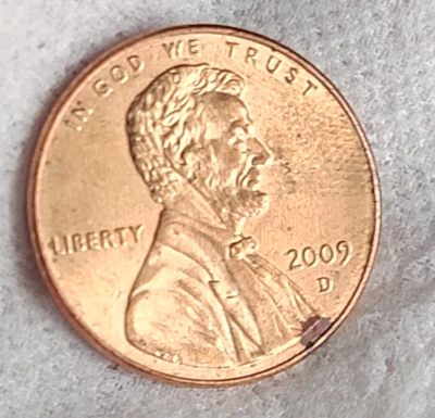 2009 D Lincoln Bicentennial Penny Log Cabin Error Die Chip On Door - Image 1 of 3