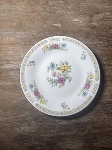 Lining Fine China 7 piatti per insalata da 1/2" nella rosa Ling, farfalla e fiori - Foto 1 di 6