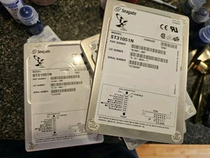 Tested Working Seagate Hawk ST31051N 1GB SCSI Hard Drive 9C4001-006 #69 - Afbeelding 1 van 1