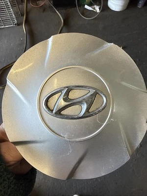 Tapa central de rueda OEM HYUNDAI ELANTRA 2011-2013 ACABADO PLATEADO 52960-3X300 Foto 1 de 3