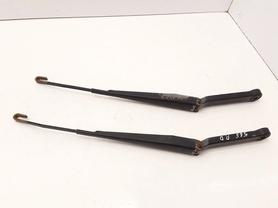 Saab 9-7X 4.2 213kW Petrol 2006 LHD Front Windscreen Wiper Arm Set - Image 1 of 4