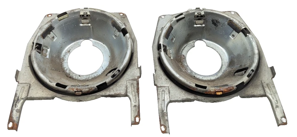 Pair 1974 Mercedes Benz 240D Diesel front Headlight Assembly Housing - Imagem 1 de 4