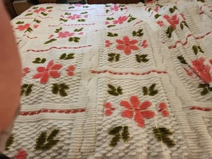 KING SIZE Vintage Chenille Like Bedspread With Pink Floral, Freshly Laundered! - Bild 1 von 3