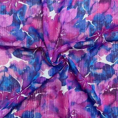 Tela tejida de gasa Yoryu arrugada metálica estampada multifloral púrpura-plateada Foto 1 de 4