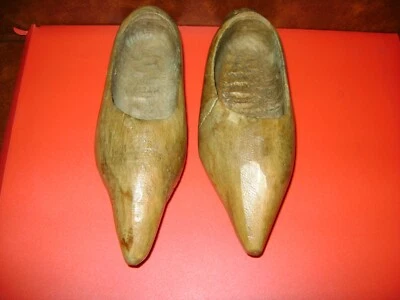 Anciens petits sabots d'enfant en bois de châtaignier(17 cm externe)Ardéchois - Photo 1/4