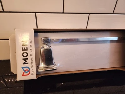 Новый!  Полотенцесушитель Moen Chrome Boardwalk 18 дюймов точечный металл - Y3218CH - Изображение 1 из 4