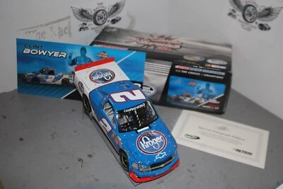 2010 Clint Bowyer Kroger Phoenix Win 1/24 Action NASCAR Diecast Autographed - Image 1 of 2