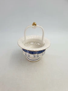 CHINESE BONE CHINA BASKET POT RETICULATED DETAIL BLUE WHITE FLORAL RIBBED GILT - Picture 1 of 12