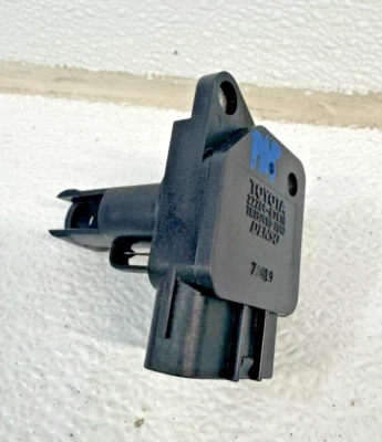 1999-2002 Toyota Tacoma 4Runner 3.4L 5VZFE mass air flow sensor MAF 22204-07010 - Image 1 of 4