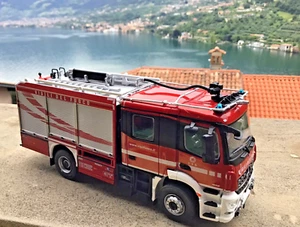 VIGILI DEL FUOCO Camion Mercedes Benz Arocs 1832 APS BAI - Die Cast Model 1/43 - Foto 1 di 19
