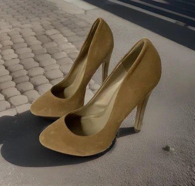 Zapatos de salón ALDO Sexy para mujer de gamuza tostada punta sin cordones de tacón alto talla 35 usados en excelente estado Foto 1 de 4