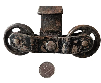 Antiguo rodillo de puerta de granero pequeño doble ruedas de 2" 5 1/4" Foto 1 de 2