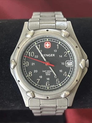 Reloj Wenger SMT Diseño Ejército Suizo 100m WR 095-0695 Cuarzo Esfera Negra Analógico Foto 1 de 4