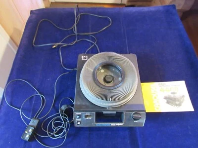 Kodak Carousel 4400 Slide Projector Works but no bulb has Tray Cords Remote Dt3 - Image 1 of 4