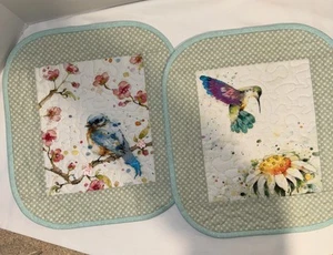 Juego de 2 tapetes decorativos para colibrí Robin adornados a mano - Imagen 1 de 17
