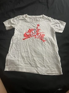 Jordan Boy Graphic Short Sleeves T-Shirt Size 4 - Picture 1 of 4