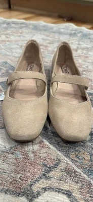 Zapatos planos de gamuza Mary Jane TOMS para mujer talla 8,5 beige sin cordones Foto 1 de 3