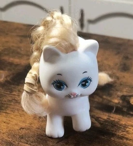 Cono de helado de piel escarchada azul crema Mattel Little Pretty Kitty de colección 1989 juguete - Imagen 1 de 6