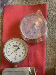 1 WINTERS PCT326 /PCT326 4.5” 0-300 Psi + 1 Trerice 620B4502LA110 4.5” 0-100 Psi - Picture 1 of 6