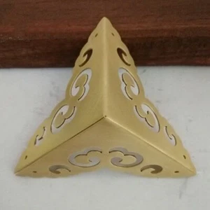 UK STOCK 2X Retro Angolo Avvolgente Protezione Angolo Ottone Decorazione Legno Baule Fai da Te - Foto 1 di 10