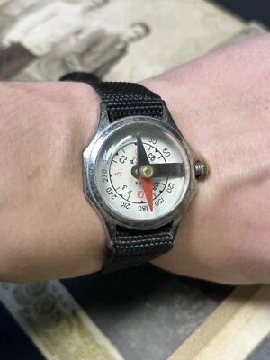 Vintage Soviet Wrist Compass Vostok Tourist USSR G-1 USSR 1970-1980s - Imagem 1 de 4
